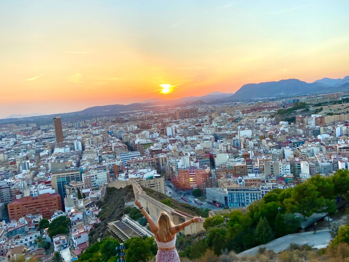 Stühle, Berge und ein Sonnenuntergang zum&nbsp;verlieben