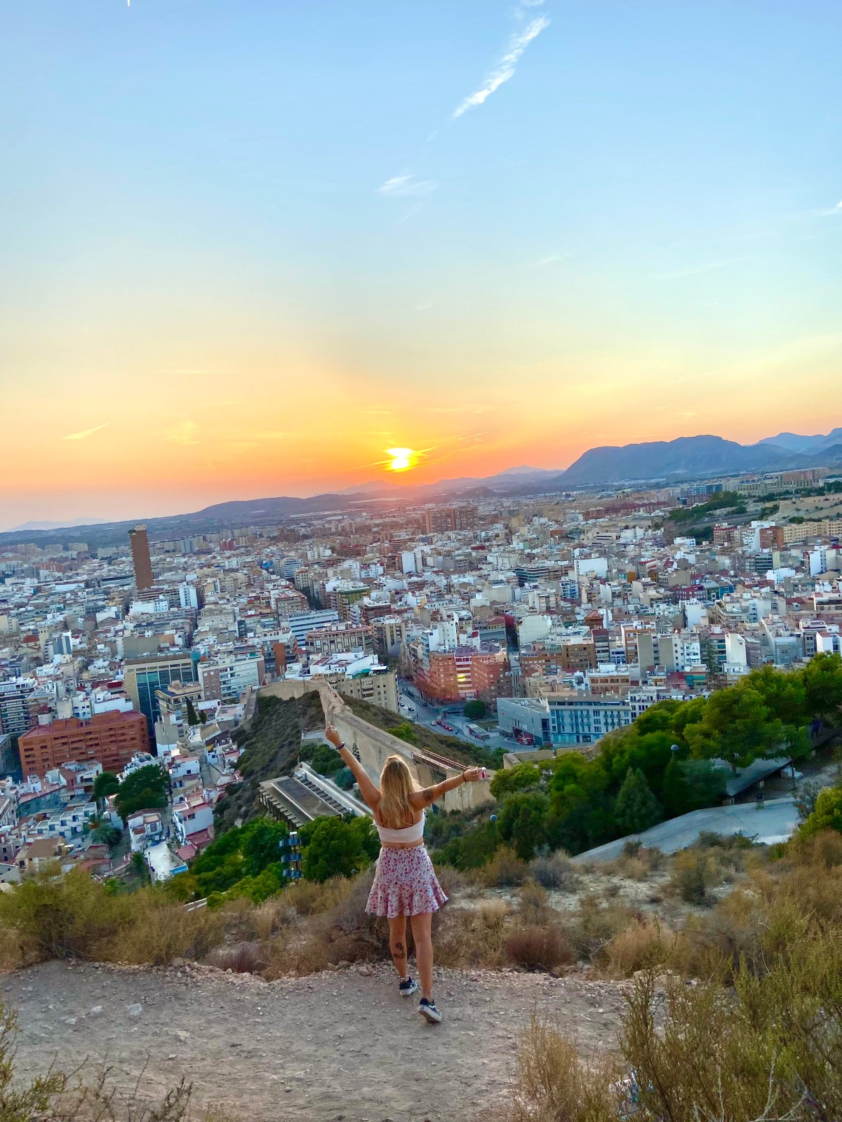 Stühle, Berge und ein Sonnenuntergang zum&nbsp;verlieben